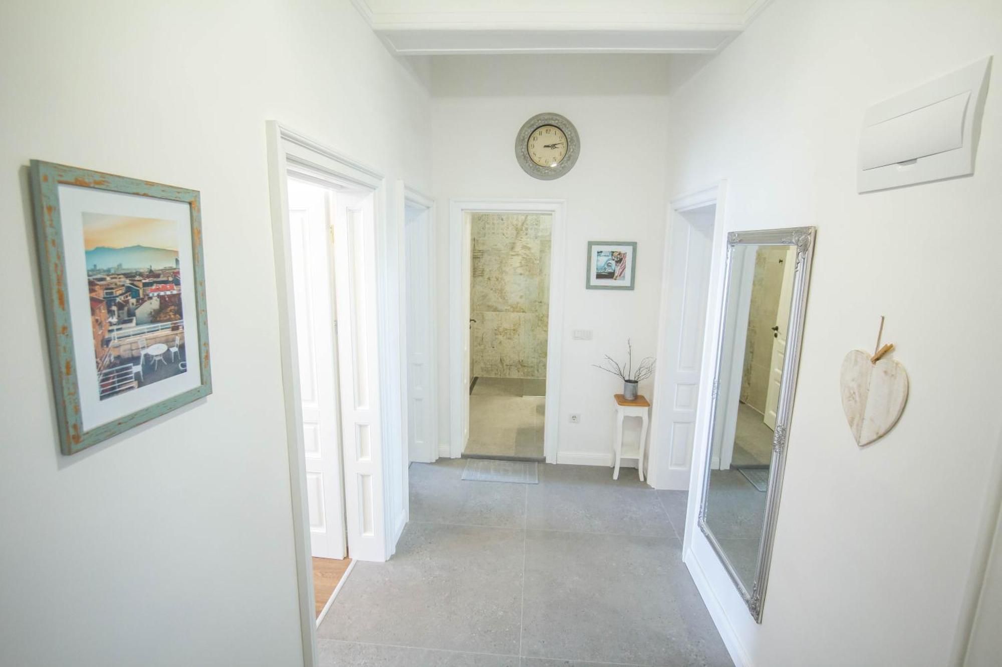 סופיה Lion'S Bridge Boutique 2Bdrm Apt, Top Center Gem מראה חיצוני תמונה